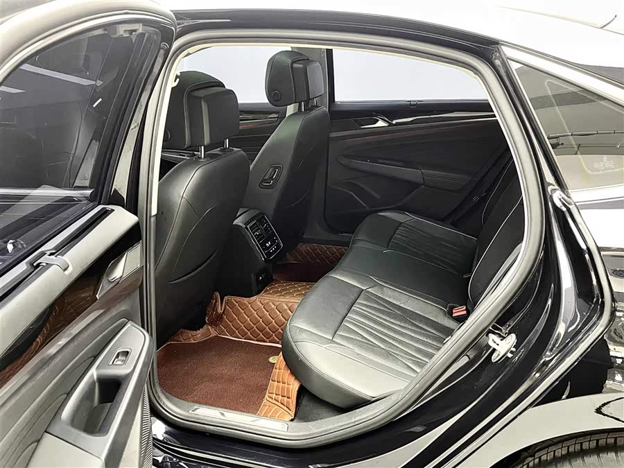 Volkswagen Passat 2023 — фото 10