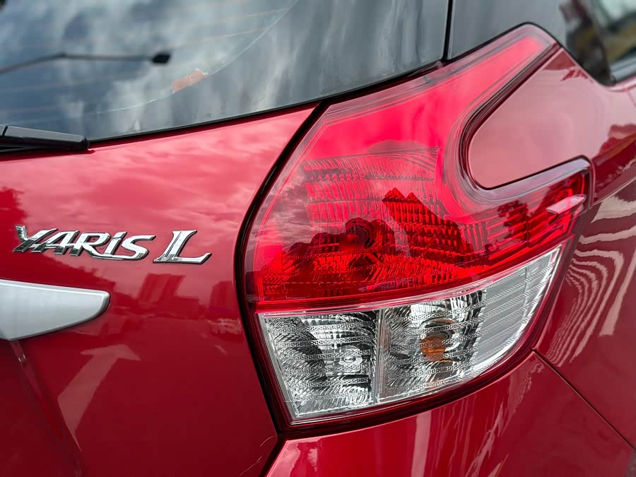 Toyota Yaris L 2015 — фото 13