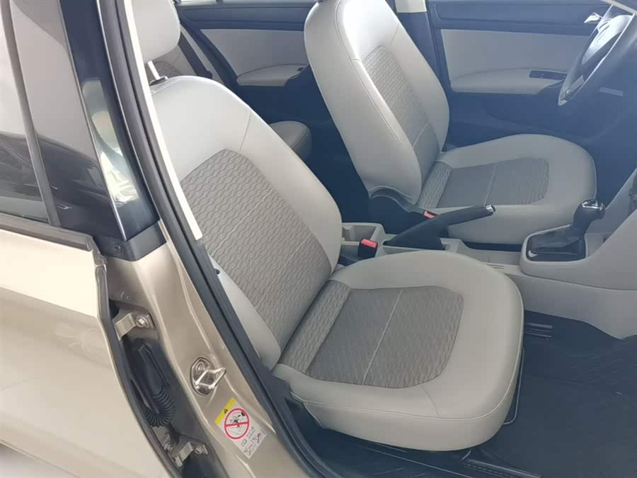 Skoda Rapid 2015 — фото 25