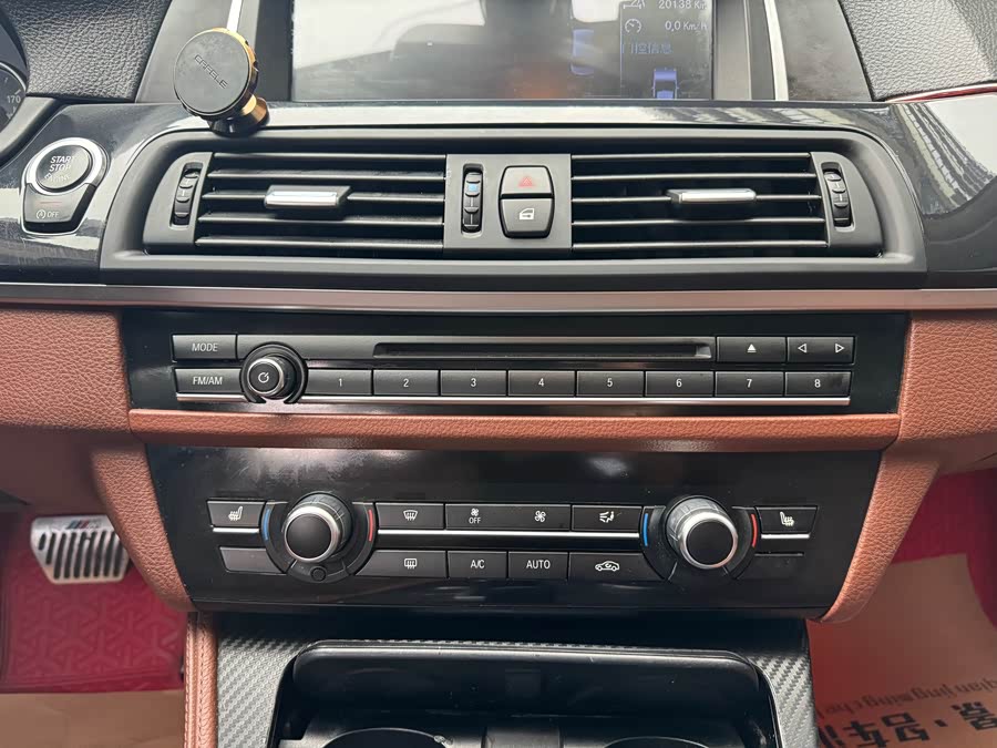 BMW 5 Series 2017 — фото 12