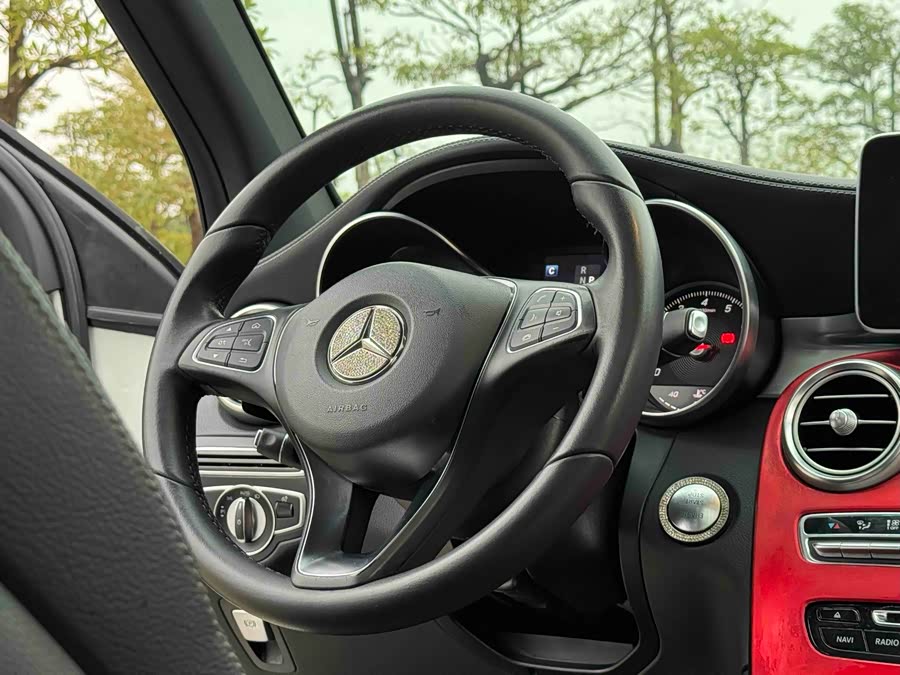 Mercedes-Benz GLC 2017 — фото 18