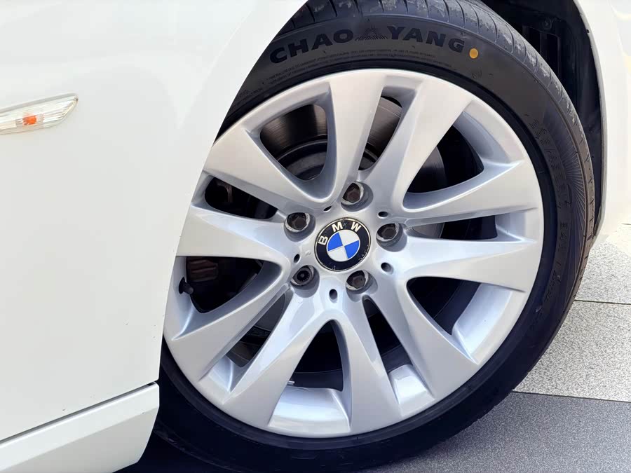 BMW 3 Series 2011 — фото 20