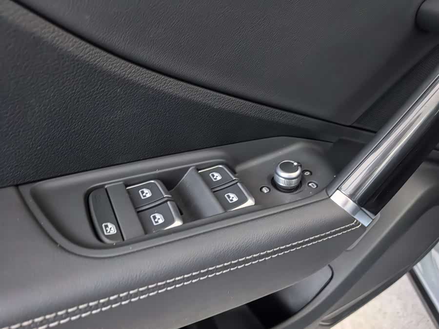 Audi Q2L 2025