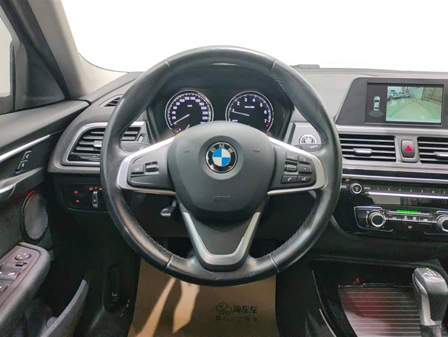 BMW 1 Series 2018 — фото 15