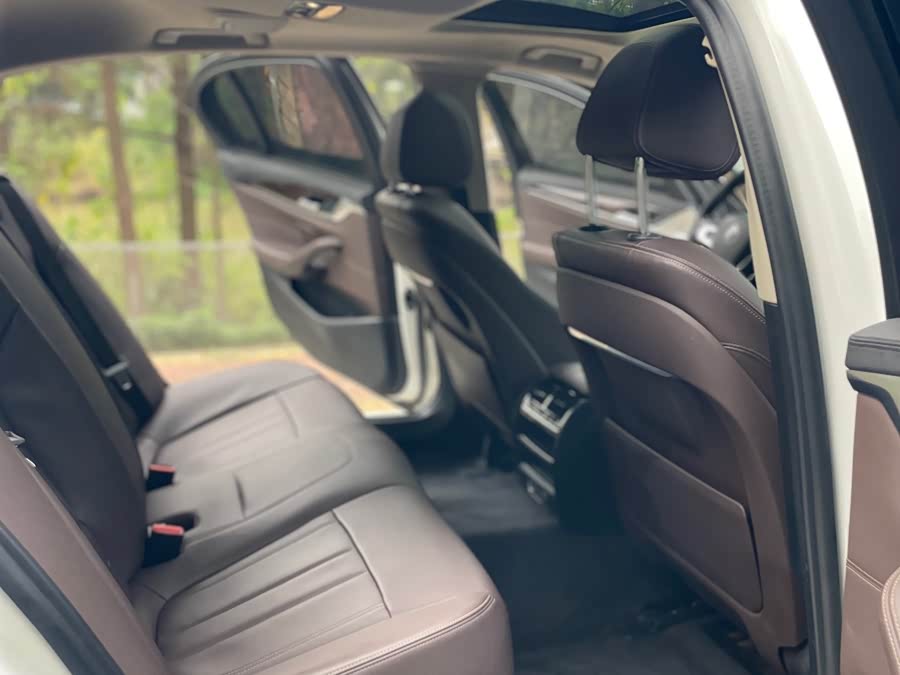 BMW 5 Series 2019 — фото 12