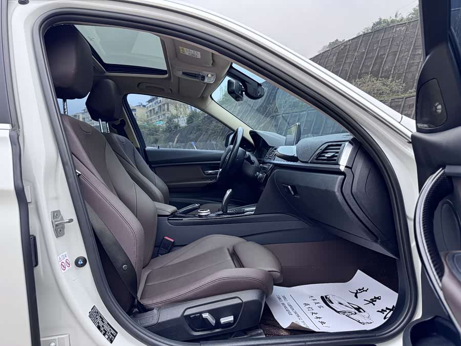BMW 3 Series 2018 — фото 13