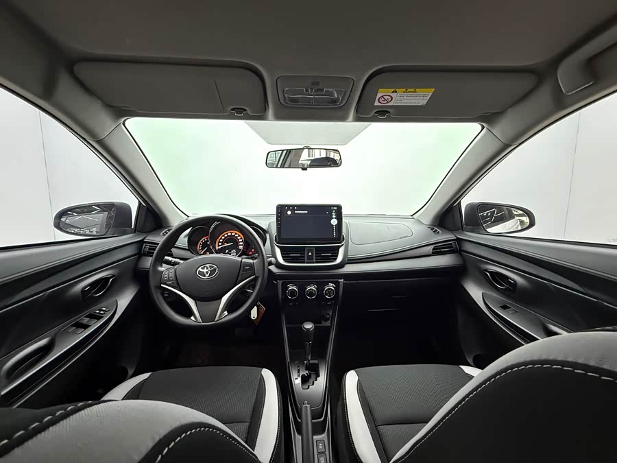 Toyota Yaris L 2022 — фото 10