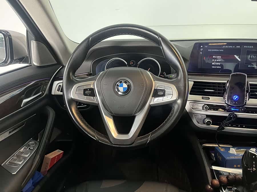 BMW 5 Series 2018 — фото 11