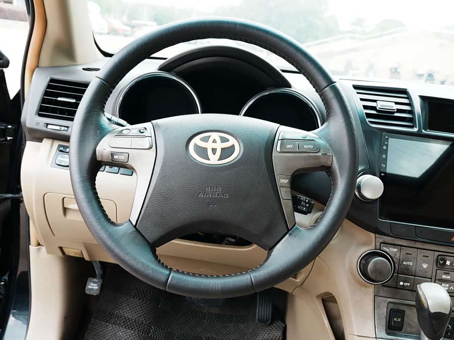 Toyota Highlander 2011 — фото 18