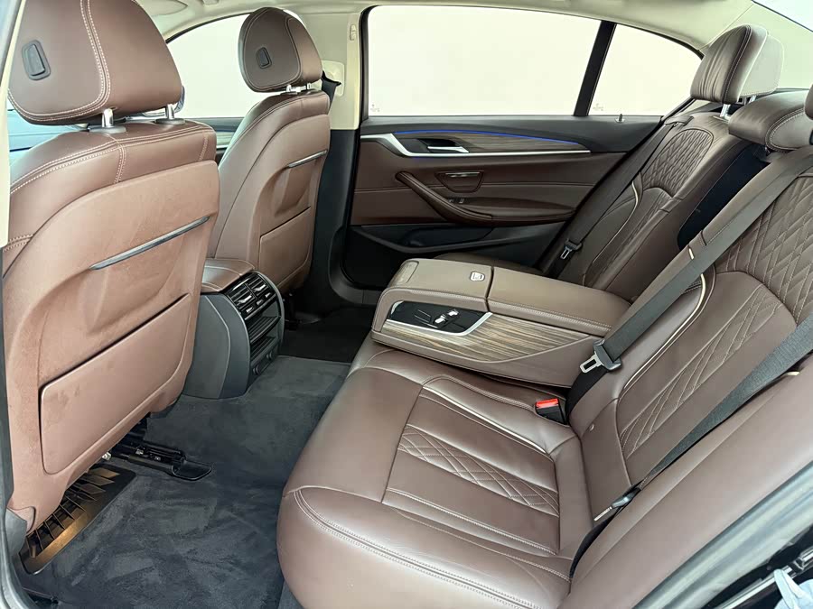 BMW 5 Series 2019 — фото 9