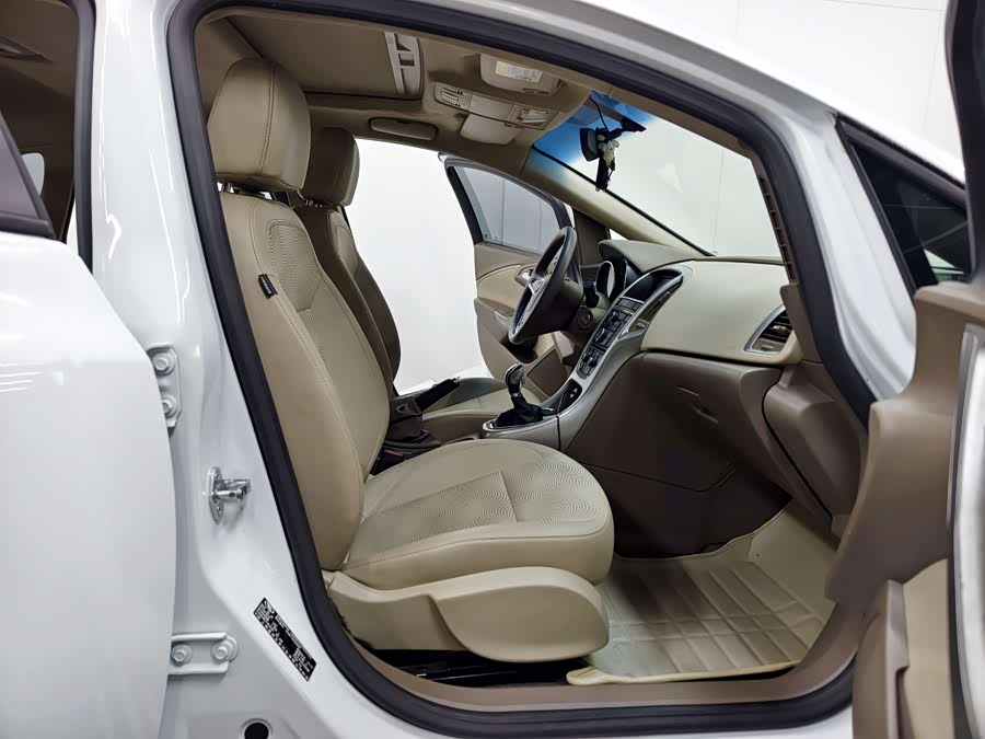 Buick Excelle GT 2013 — фото 14