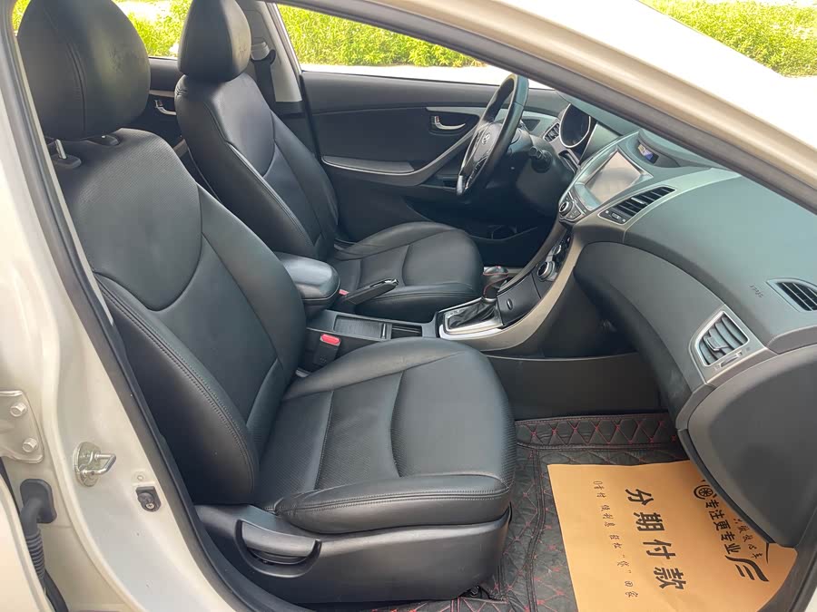 Hyundai Elantra 2015 — фото 17
