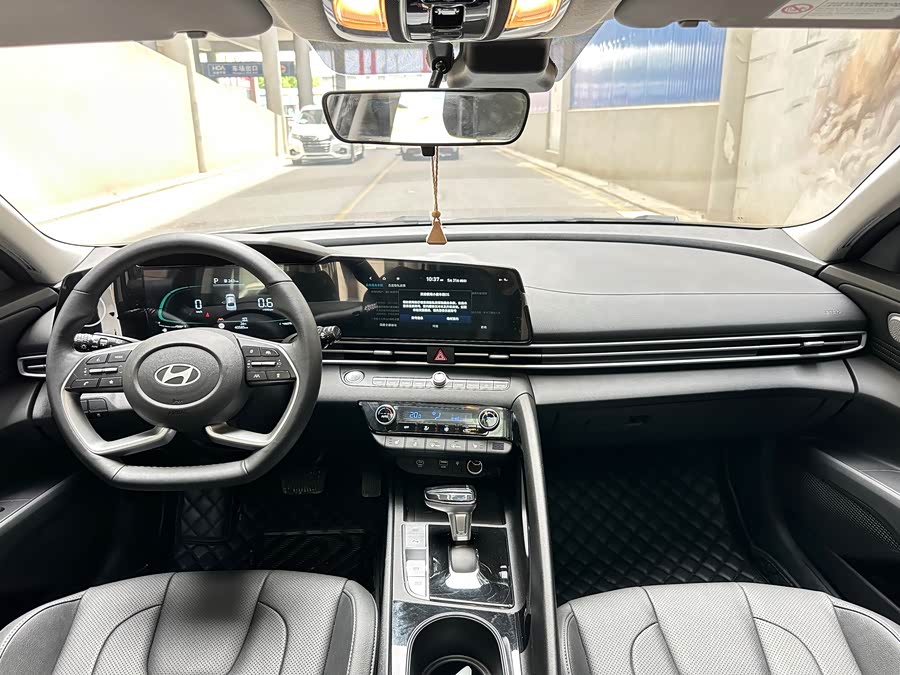 Hyundai Elantra 2023