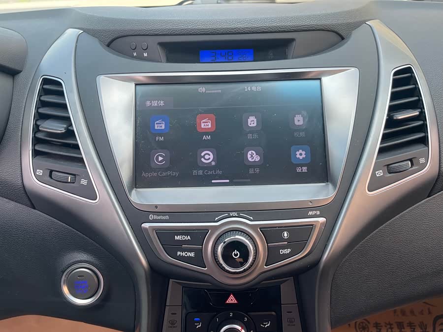 Hyundai Elantra 2015 — фото 11