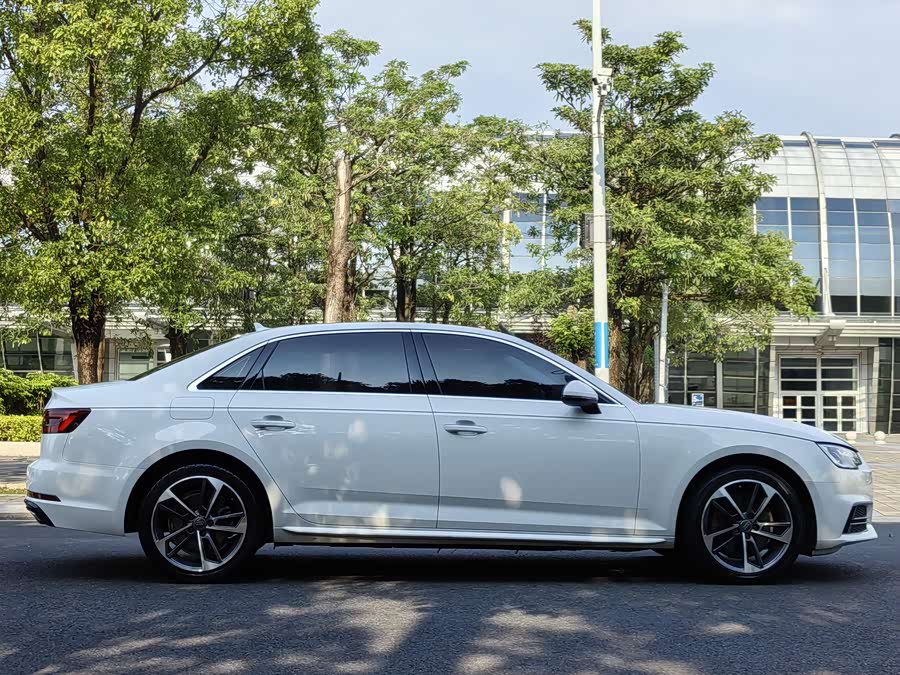 Audi A4L 2019