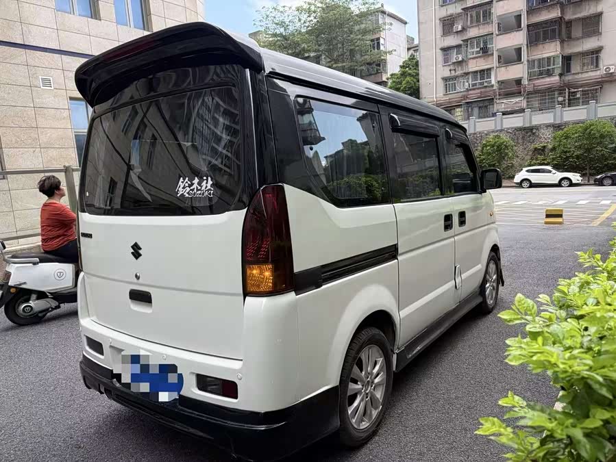 Suzuki Landi 2010