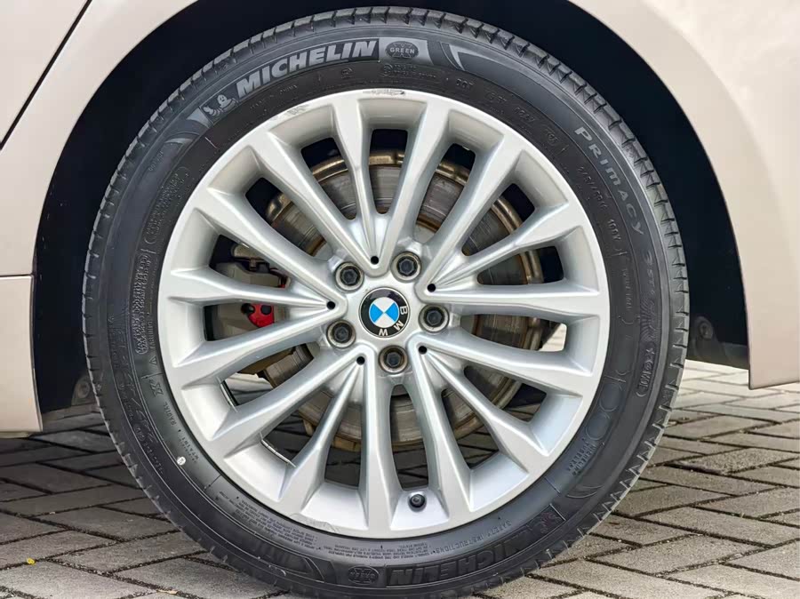 BMW 5 Series 2019 — фото 16