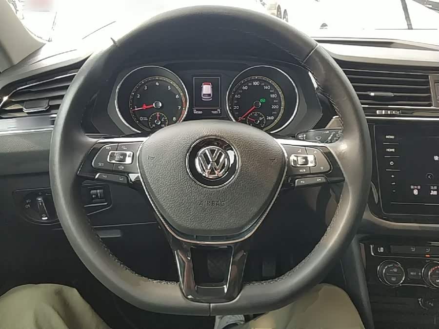Volkswagen Tiguan L 2020 — фото 11