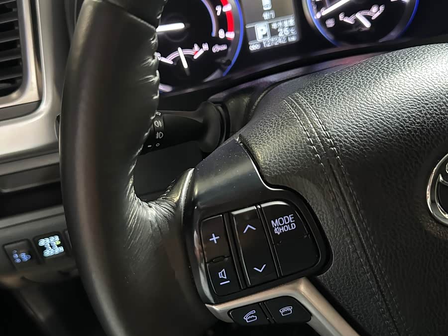 Toyota Highlander 2015 — фото 17