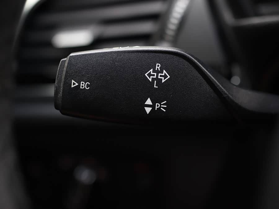 BMW 1 Series 2018 — фото 11