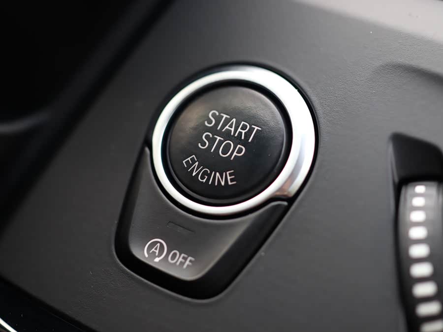 BMW 1 Series 2018 — фото 15