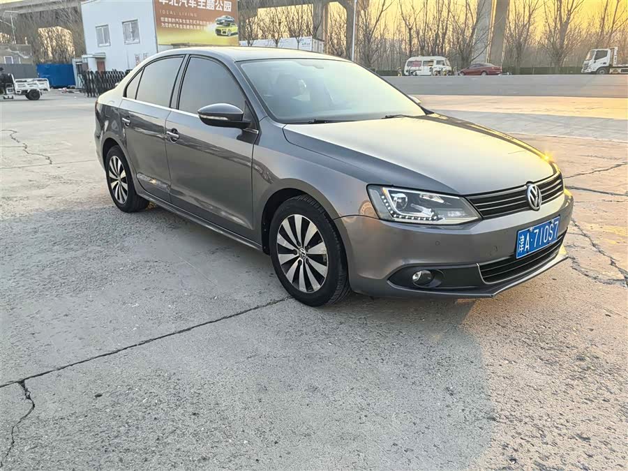 Volkswagen Sagitar 2012