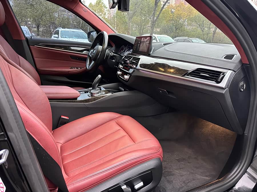 BMW 5 Series 2019 — фото 13