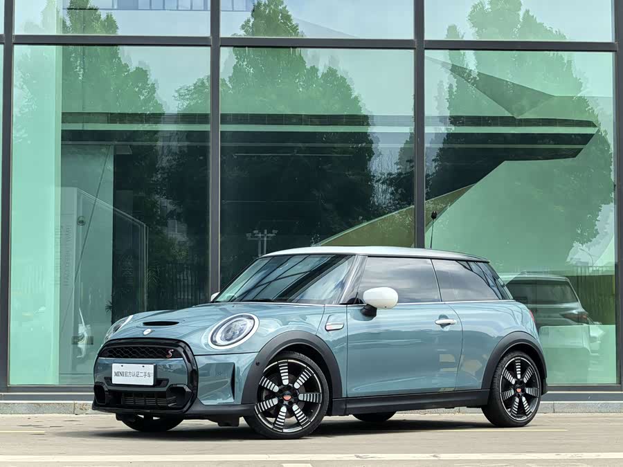 MINI MINI 2023