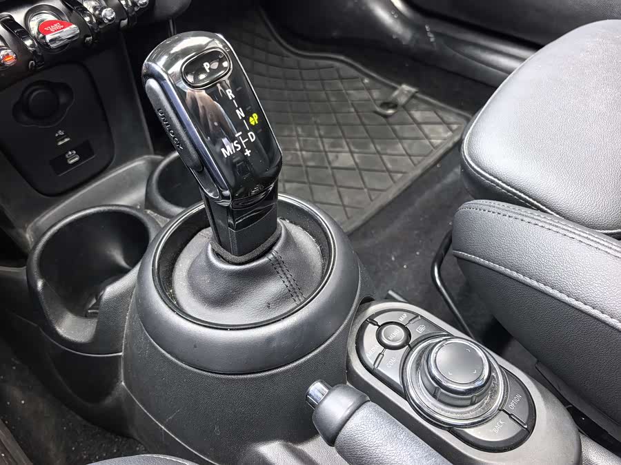 MINI MINI 2023