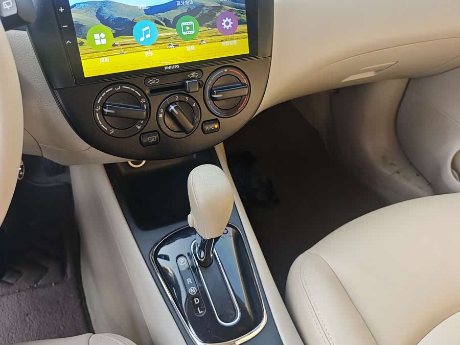 Nissan Tiida 2011