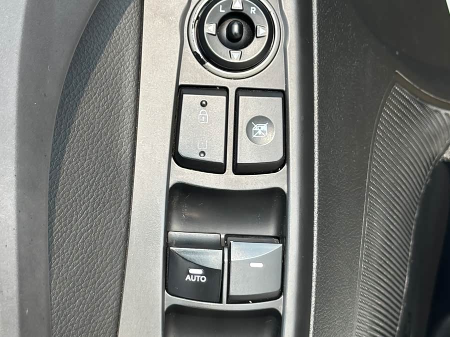 Hyundai Elantra 2016 — фото 25
