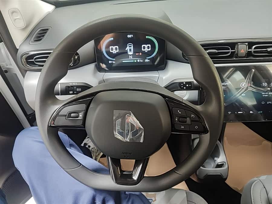 Leapmotor Zero Running T03 2025 — фото 11