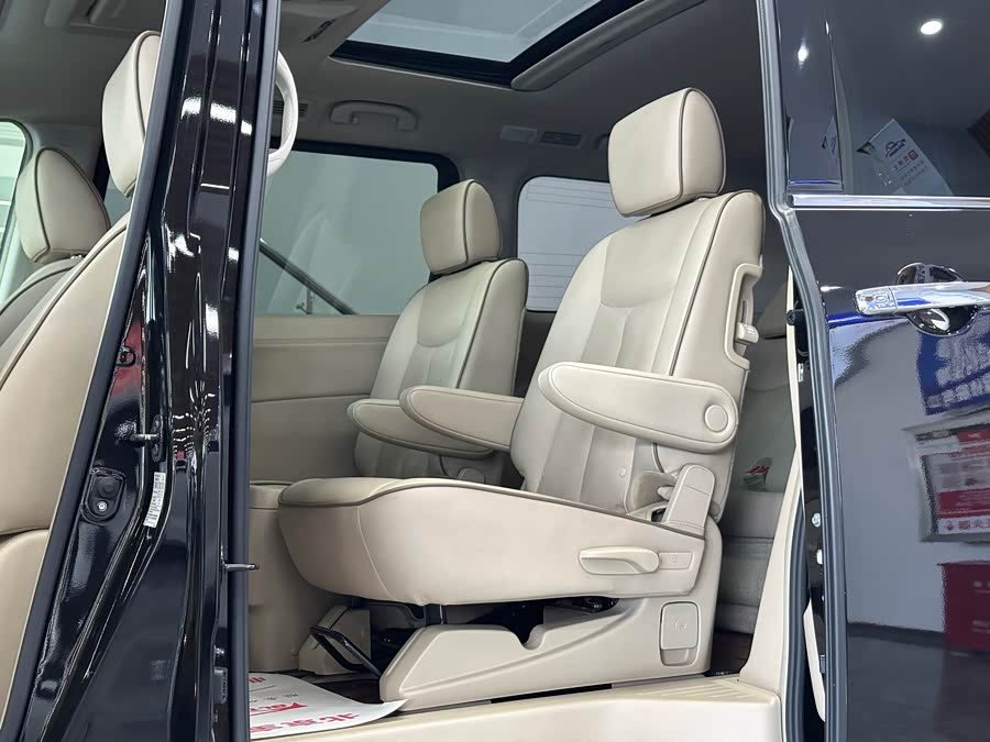 Nissan Quest 2015 — фото 8