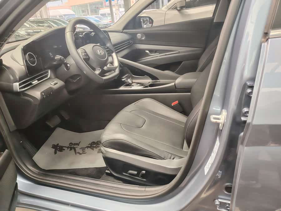 Hyundai Elantra 2023