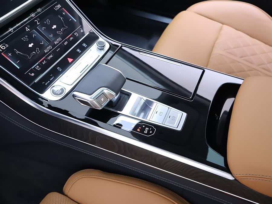 Audi A8 2023 — фото 12