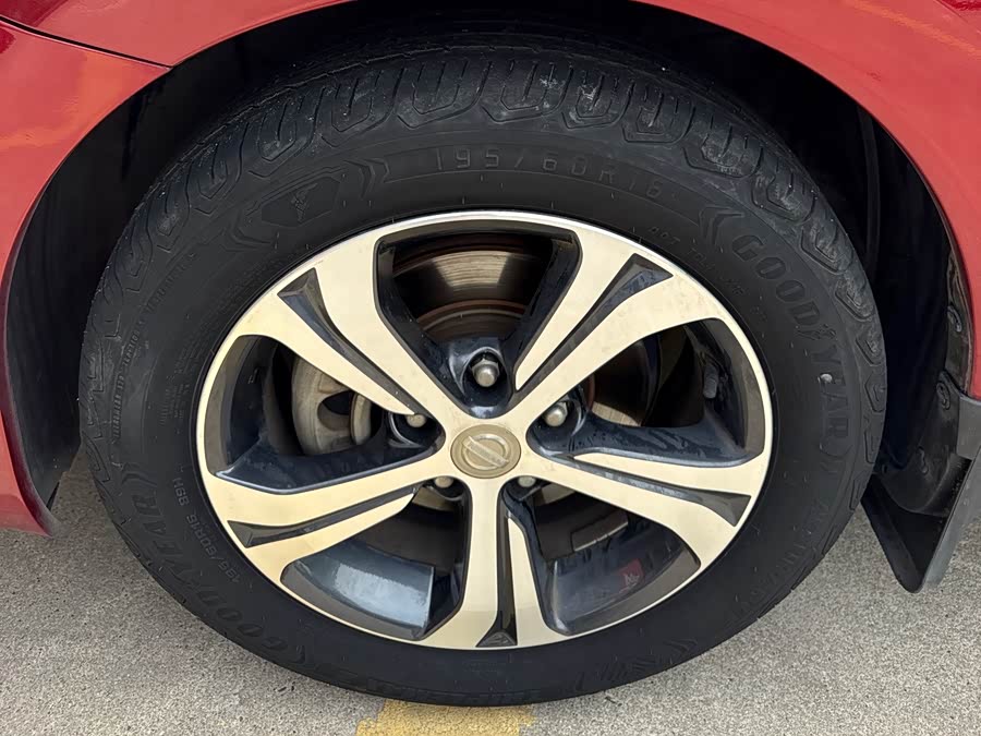 Nissan Tiida 2016