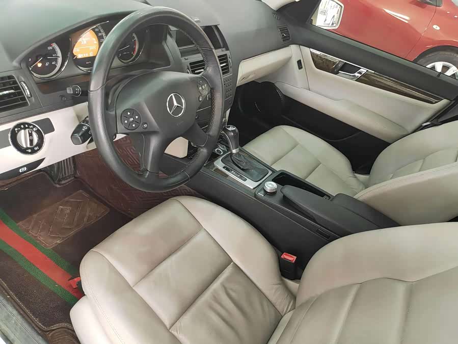 Mercedes-Benz C-Class 2010 — фото 11