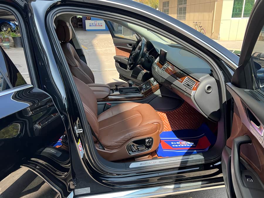 Audi A8 2017 — фото 19