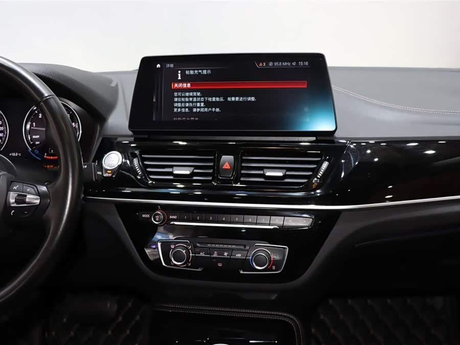 BMW 1 Series 2023 — фото 14