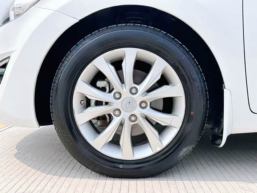 Hyundai Elantra 2016 — фото 28