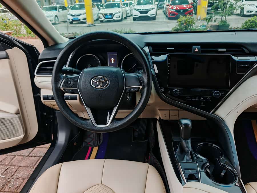 Toyota Camry 2018 — фото 10