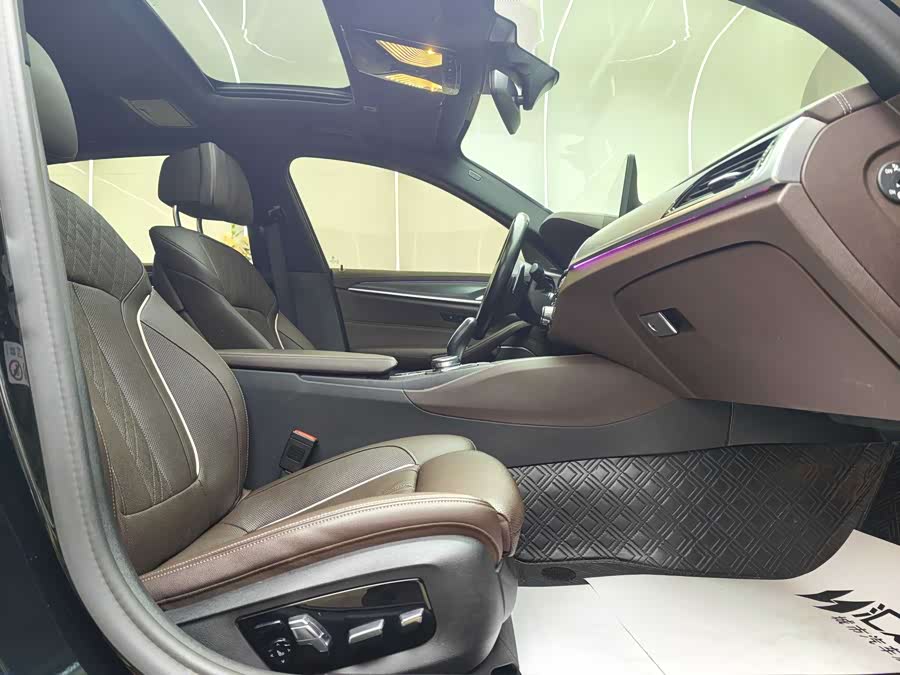 BMW 5 Series 2023 — фото 10