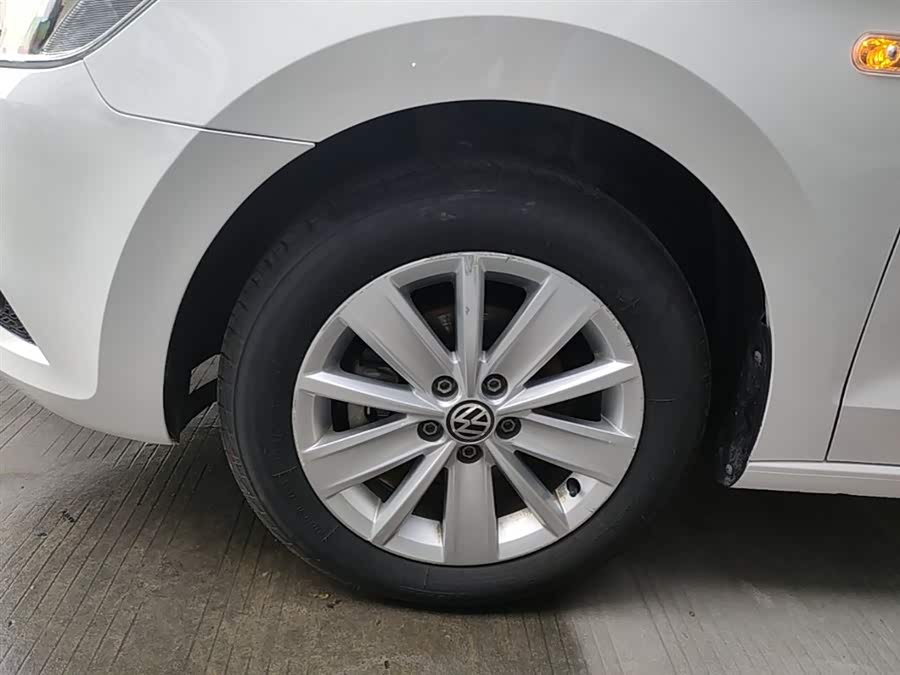 Volkswagen Jetta 2015 — фото 23