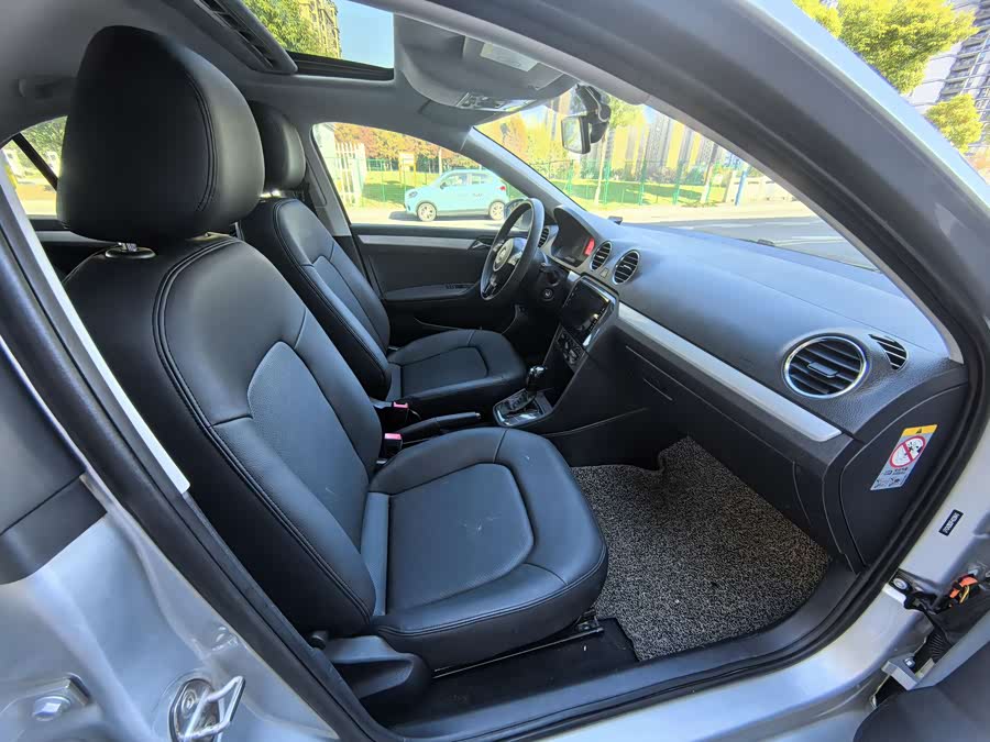 Volkswagen Jetta 2015 — фото 11