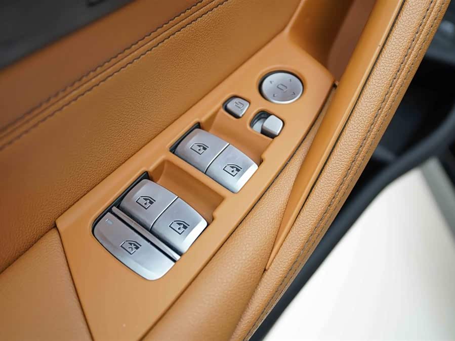 BMW 5 Series 2021 — фото 11