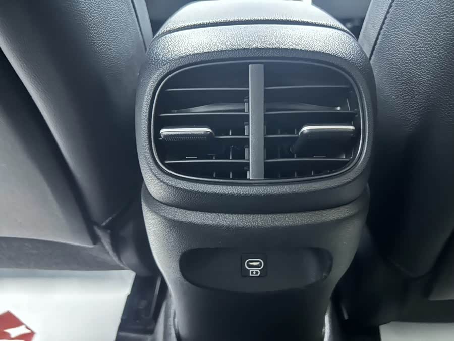 Hyundai Elantra 2023 — фото 17