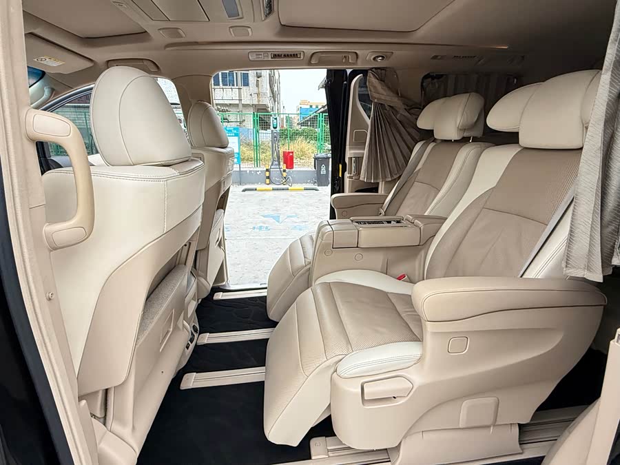 Toyota Alphard 2012