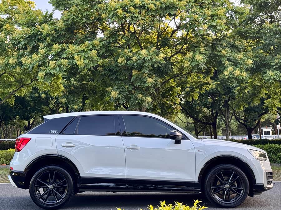 Audi Q2L 2018 — фото 16