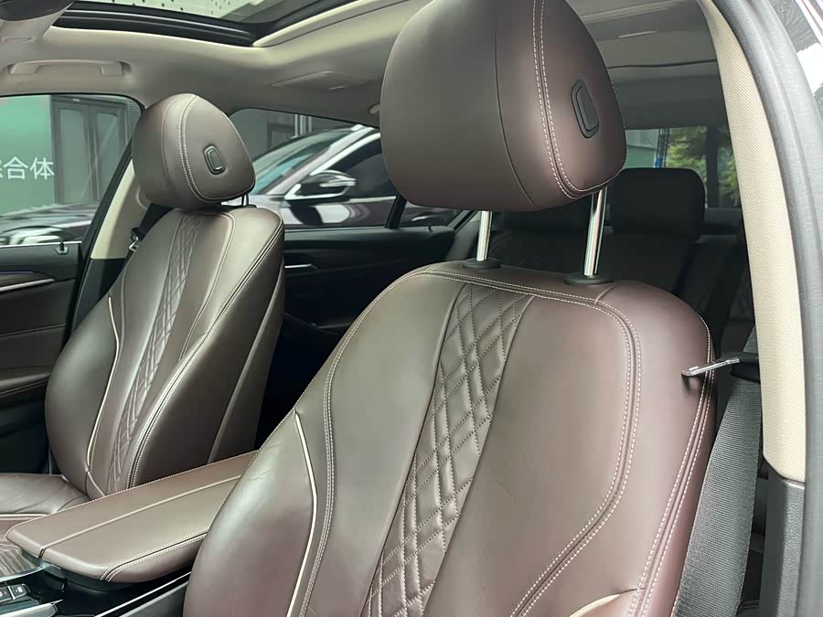 BMW 5 Series 2018 — фото 16