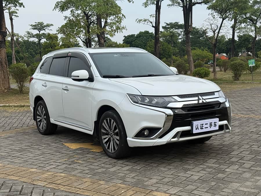 Mitsubishi Outlander 2021 — фото 12